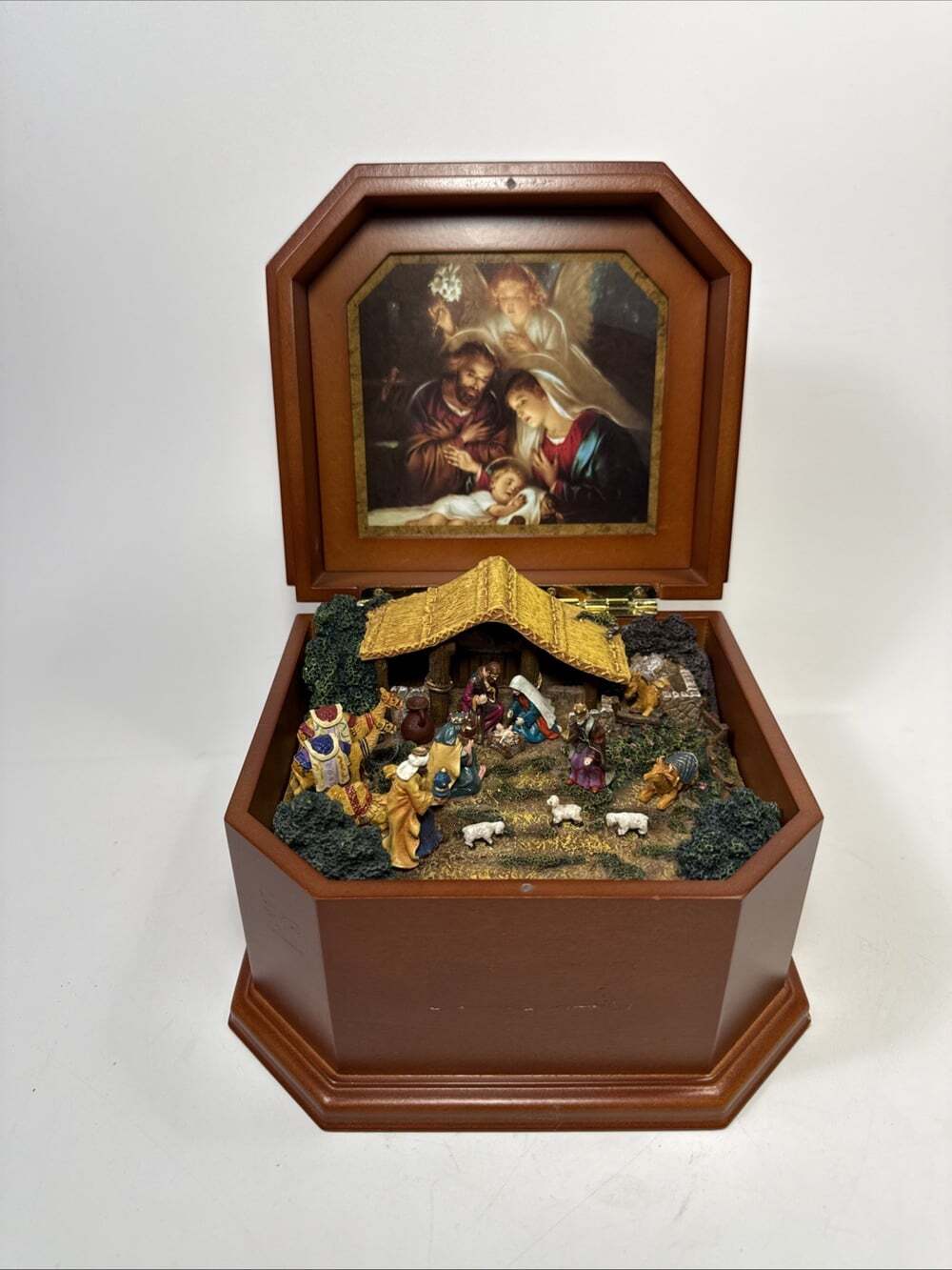 Nice 2005 "The Nativity" Heirloom Music Box Silent Night Wooden Case #7